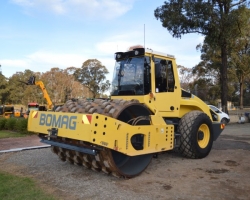 http://eireka.equipmentsales.com.au/vehicle/OAG-AD-2695376?orderBy=1&hideSearch=&dealer=AG-SELLER-2895&keywords=&adType=&category=Rollers%2B%2526%2BCompacting&subCategory=&make=&model=&yearMin=&yearMax=&priceMin=&priceMax=